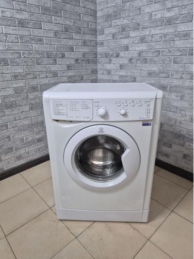 Стиральная машина Indesit IWSB 5085